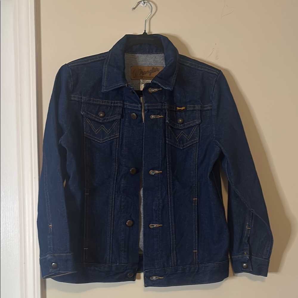 NWT Wrangler dark blue jean jacket, size large
